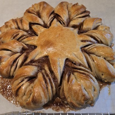 Small Cinnamon Brown Sugar Star Bread 