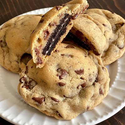 Oreo Stuffed Chocolate Chip cookies 