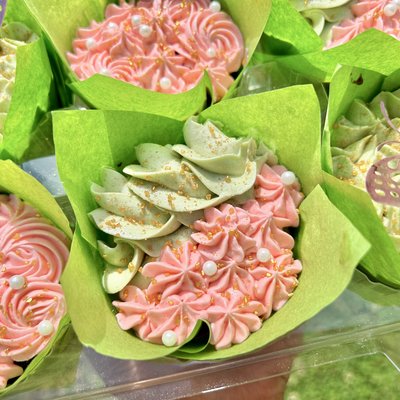 Simply Designed Cupcakes