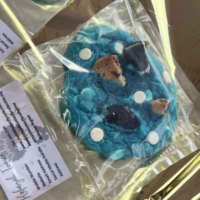 Big Bluey-White Chocolate Chip Oreo