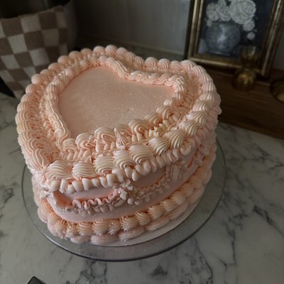 8in heart cake 