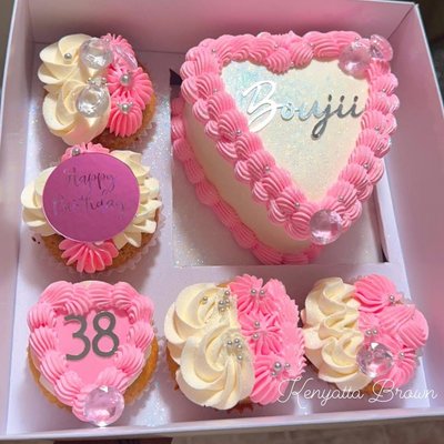 4ct Cupcakes And 8ct Cookies Collab Or Mini Cake And 4ct Cupcake Collab