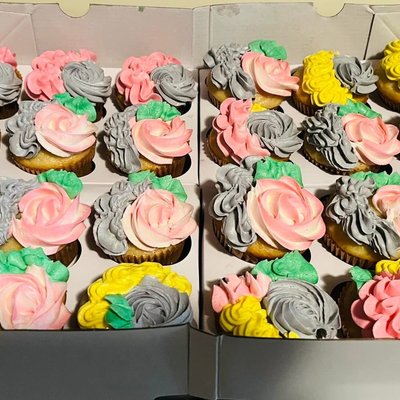 Floral Cupcakes (1 Dozen) Only One Flavor!!!