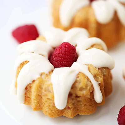 Mini Bundt Cakes - White Chocolate Raspberry 