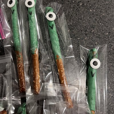 Chocolate Covered Pretzel Rods