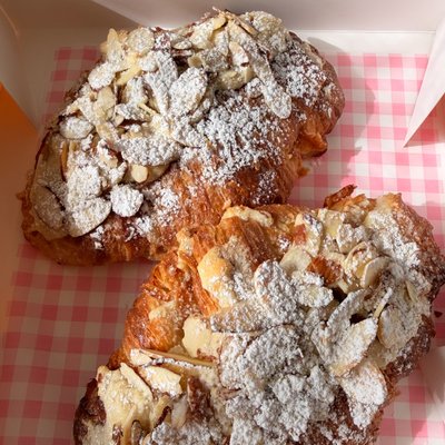 Almond Croissant (2) 