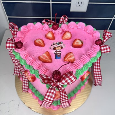 8 Inch 3 Layer Heart Cake(Serves 30-40)