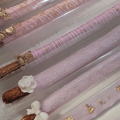 Dipped Pretzel Rods (Fondant)