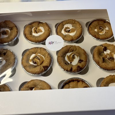 Peanut Butter Chocolate Chip Deep Dish Cookie Cups 