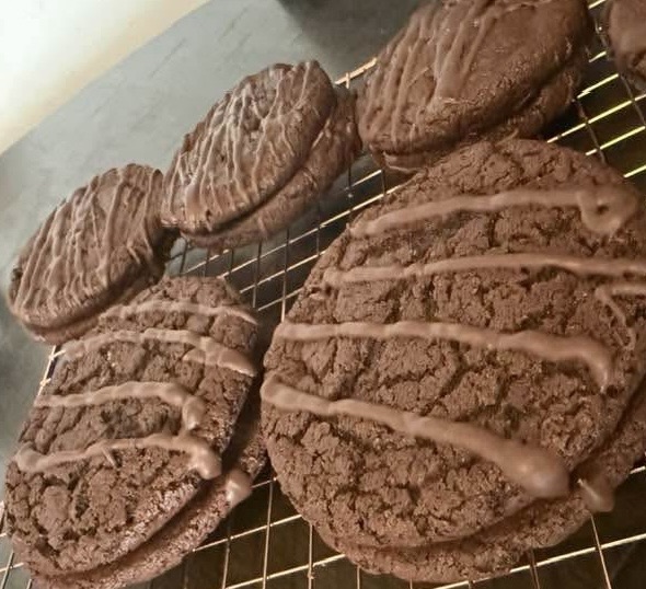 Classic Chocolate Cream  Round 4 Oz