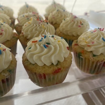 Basic And Custom Cupcakes