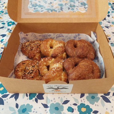 Soft Pretzels - Large-Size Assortment 