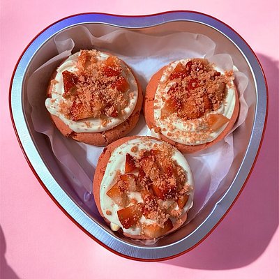 Strawberry Cheesecake Crunch - 1/2 Dozen