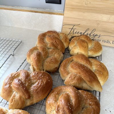 Soft Pretzels (4 PC)