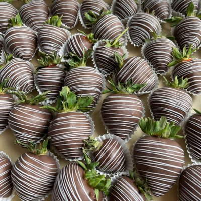 CHOCOLATE COVERED STRAWBERRIES 🍓 (PLAIN)