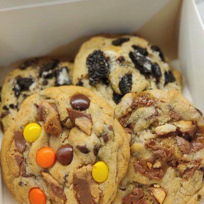 Stuffed Cookie Boxes 