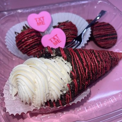 No-bake Cheesecake Cone W/ 2 Chocolate Covered Strawberries 