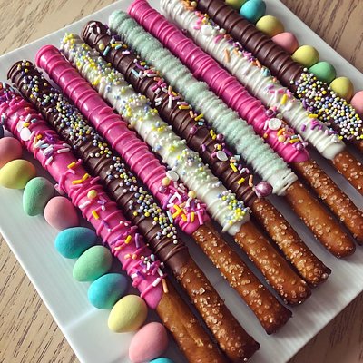 Chocolate Dipped Pretzel Rods