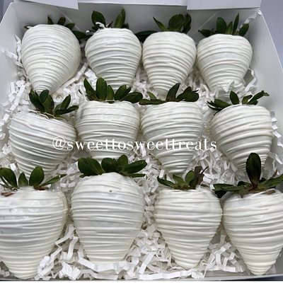 Classic Chocolate Covered Strawberries Dozen