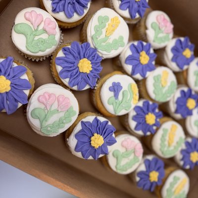 Dozen Cupcakes 