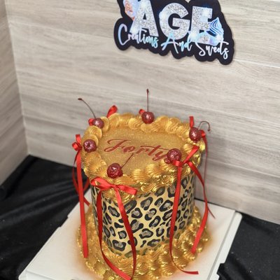 6” Heart Shaped Cake                  (serves 10-12)