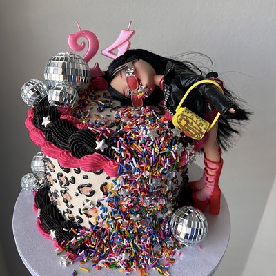 Birthday behavior ( Drunk Bratz Cake )