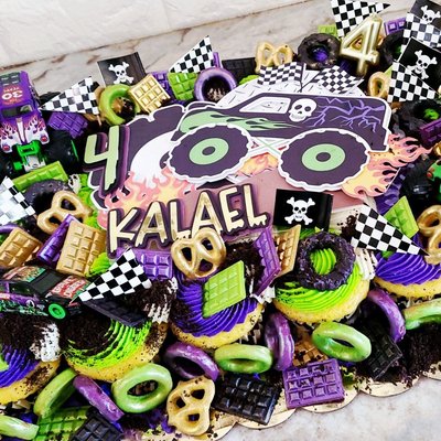 Overloaded Pull-Apart Cupcake Boards