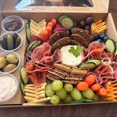 Large Charcuterie Box Feeds 4