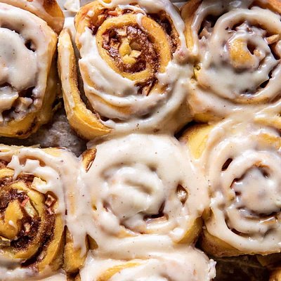Sourdough Apple Cinnamon Rolls (4)