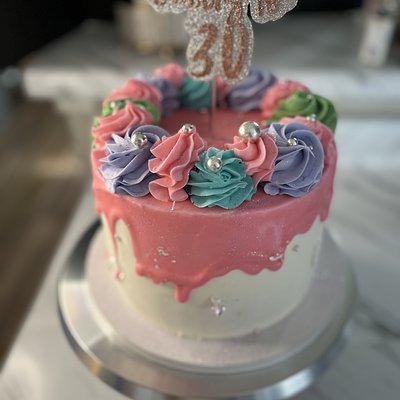 8”double Layered Round Cake