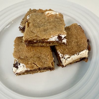 S’mores Cookie Bars