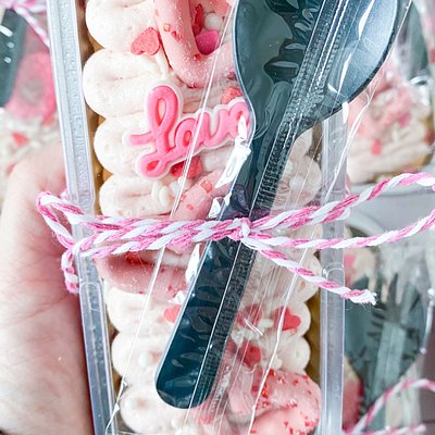 Tiny Tin Cakes-Valentines day