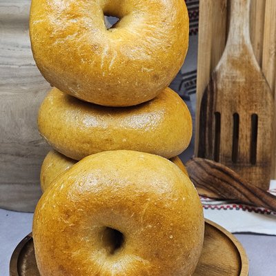 4 Sourdough BAGELS ( Plain or Everything)