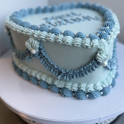 ❤️ 8” Heart Cake — Serves 18-20