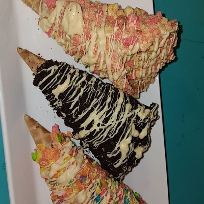 Fruity pebbles cheesecake cone