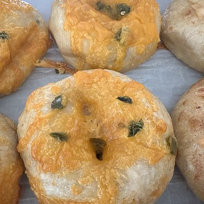 Bagel: Jalapeño cheddar (individual)  