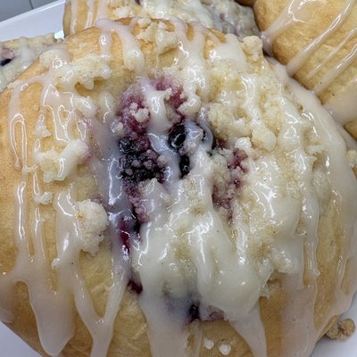 Blueberry Crumble Danish Brioche Buns
