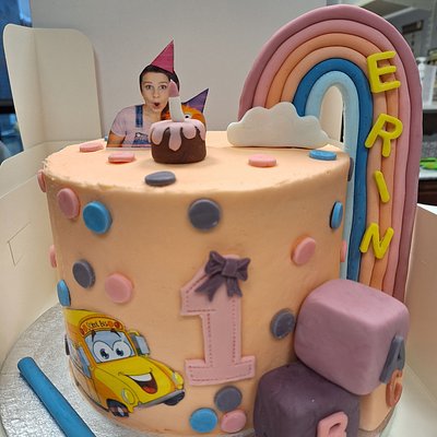 Custom Edible & Non-Edible Cake Design 