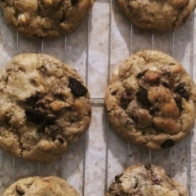 Monster Cookies 'N Cream Cookies 