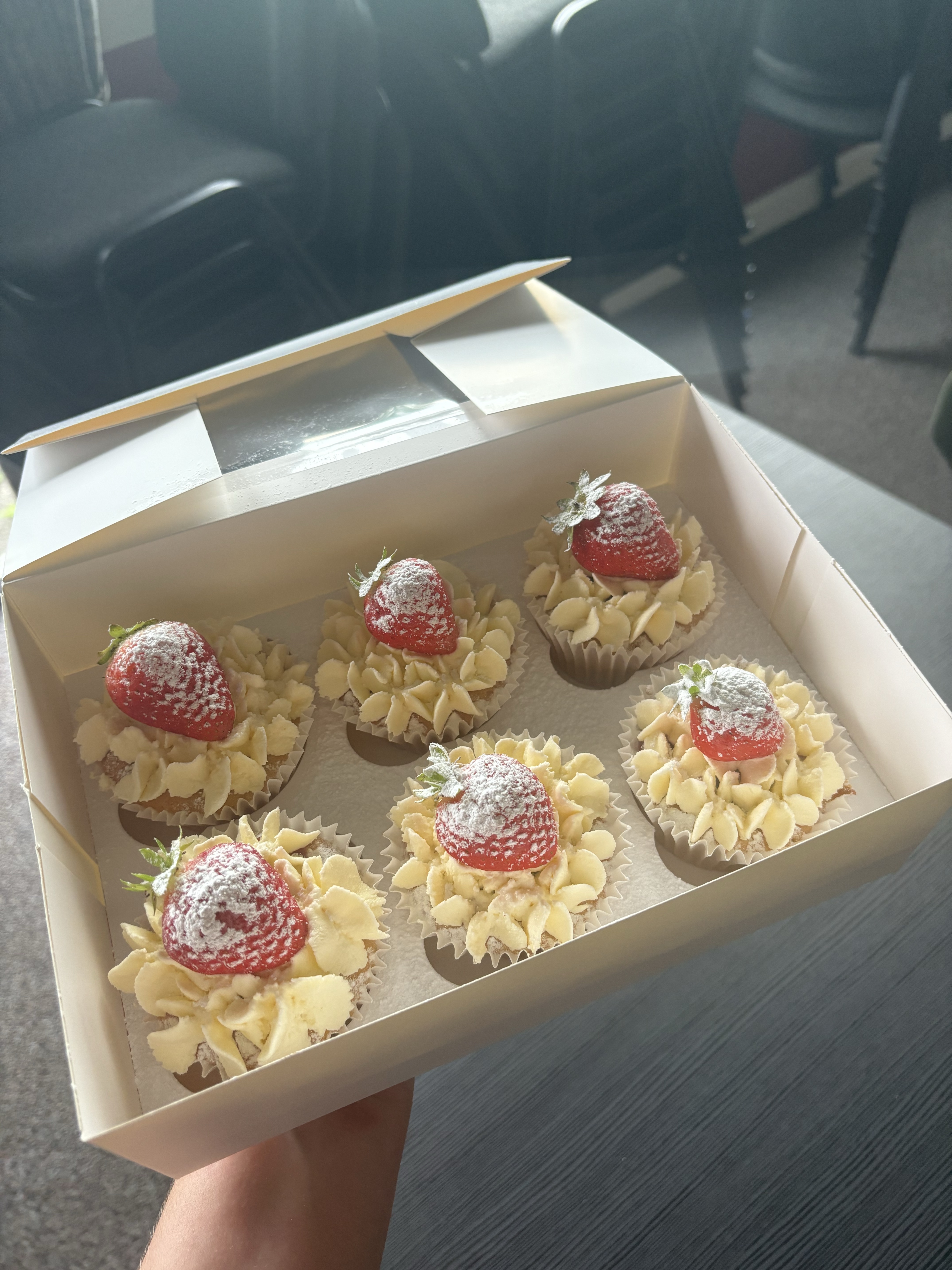 Victoria Sponge Cupcakes 
