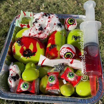 Spooky “Want It All” Candy Box 2 Candy Pickles , 2 Candy Pineapples , 15 Candy Grapes , Candy Syringe , Halloween Decor , Cotton Candy Spider Webs , Added Halloween Candy Eyes W/ Fake Edible Blood 