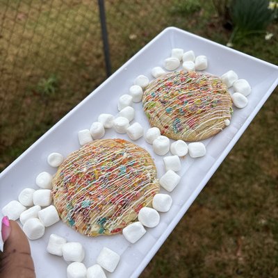 Fruity pebble cookie (1)