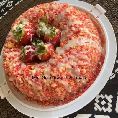 Strawberry Crunch Pound Cake 
