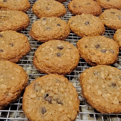 Oatmeal Chocolate Chip Cookies - 6ct 