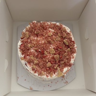 Small Strawberry Crunch Cake 