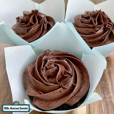 Chocolate Cupcakes (per dozen)