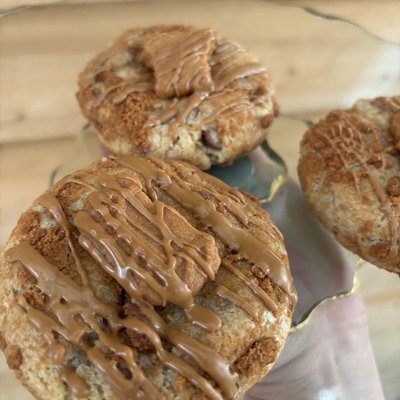 Cookie Butter Stuffed Cookie 4”