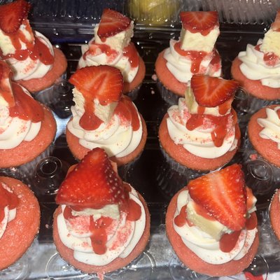 Strawberry Shortcake Cheesecake cupcakes 