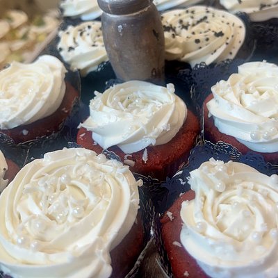 Dozen Cupcakes- Simple Decorations 