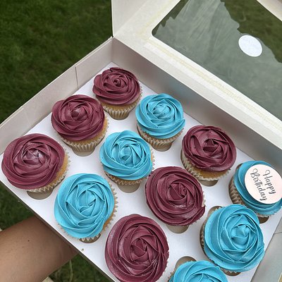12 Cupcakes 